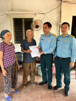 Quân chủng PK-KQ Đà Nẵng trao tặng nhà tình nghĩa cho gia đình ông Nguyễn Phú Thuận xóm 3